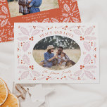 Cartes Pour Fêtes Annuelles Vintage Holly Berries Oval Photo | Rose rouge bril<br><div class="desc">Ce carte photo de vacances élégant et fantaisiste présente notre feuillage d'hiver dessiné à la main d'origine qui encadre votre photo avec un élégant type courbé. L'arrière comporte un motif assorti avec une photo et un endroit pour plus de texte.</div>