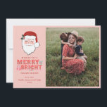 Cartes Pour Fêtes Annuelles Visage Père Noël joyeux | Joyeux et lumineux | Pho<br><div class="desc">Cette carte photo de Noël présente un visage de Père Noël joyeux sur un arrière - plan rose. Il dit "Souhaitez-vous une saison de vacances joyeuse et brillante" avec un endroit pour ajouter votre photo préférée. Vous pouvez personnaliser avec votre nom et l'année en bas. Sur le dos se trouve...</div>