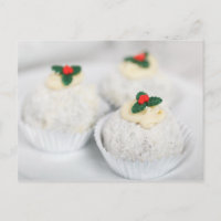 White powdered Christmas cakes