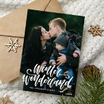 Cartes Pour Fêtes Annuelles Winter Wonderland - Lettré à la main<br><div class="desc">Winter Wonderland carte photo de vacances avec votre photo préférée avec "Winter Wonderland" dans une superposition de script blanc et écrit à la main et le nom de votre famille et l'année ci-dessous. Le mignon carte photo de vacances hivernales revient à un arrière - plan de flocons de neige et...</div>