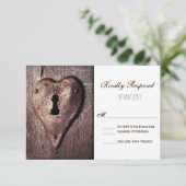 Cartes RSVP de mariage en métal rustique en bois (Debout devant)