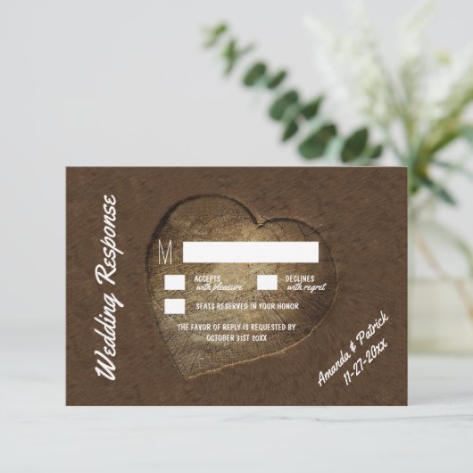Cartes RSVP de mariage en tranches d'arbre sculpté (Debout devant)