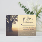 Cartes RSVP mariage rustique avec guirlandes de lu (Debout devant)