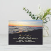 cartes SAVE THE DATE plage de coucher de soleil (Debout devant)