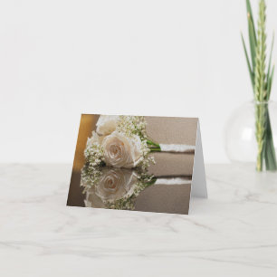 Cartes vierges de note de roses blancs