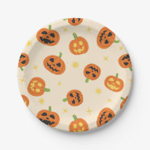 Citrouilles d'Halloween mignonnes sur assiettes en