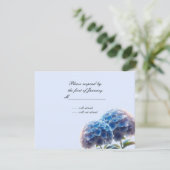 Carton de réponse de mariage Hydrangea Bleu Élégan (Debout devant)