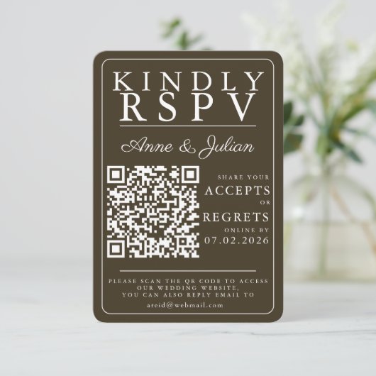 Carton de réponse RSVP avec code QR photo moderne  (Debout devant)