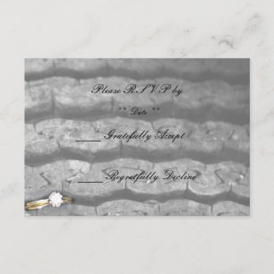 Cartons Réponse Bague dans une bande de pneus