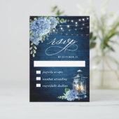 Cartons Réponse Blue Hydrangea Lantern Mariage en bois Rustique (Debout devant)