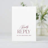 Cartons Réponse Burgindy & White Minimalist Wedding  (Debout devant)