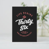 Cartons Réponse Cadeau de 36 ans (Debout devant)