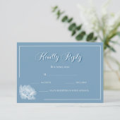 Cartons Réponse Calligraphy Dusty Blue White Floral Wedding  (Debout devant)