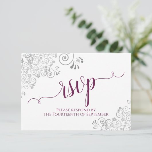 Cartons Réponse Cassis Magenta & White Elegant Mariage de calligra (Debout devant)