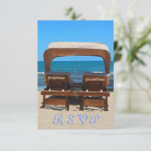 Cartons Réponse Chaises de mariage sur la plage de sable (Debout devant)