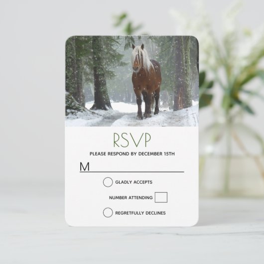 Cartons Réponse Cheval Brown pittoresque dans une forêt d'hiver No (Debout devant)