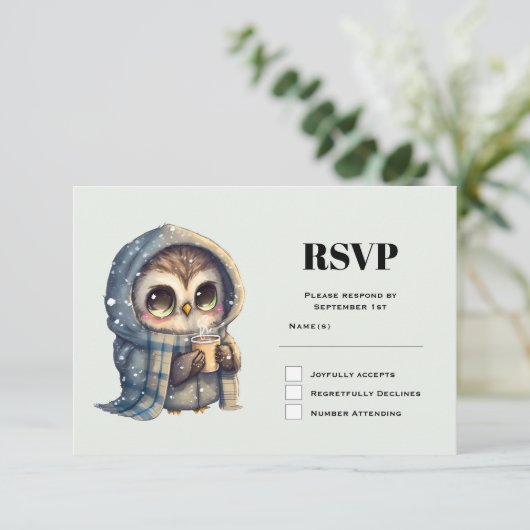 Cartons Réponse Chouette mignonne en hiver avec café (Debout devant)