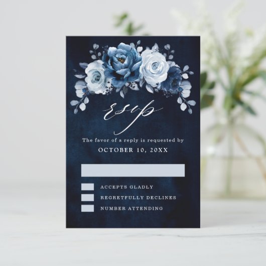 Cartons Réponse Dusty Blue Slate Navy Floral Botanal Mariage RSV (Debout devant)