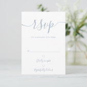 Cartons Réponse Élégant Dusty Blue Script Mariage moderne (Debout devant)