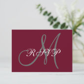 Cartons Réponse Élégant Monogramme Script Burgundy Grey Wedding RS (Debout devant)