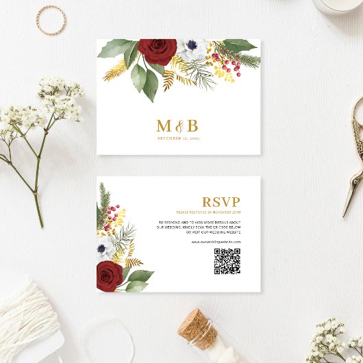 Cartons Réponse Élégant rouge or Floral Monogramme QR Code Mariage