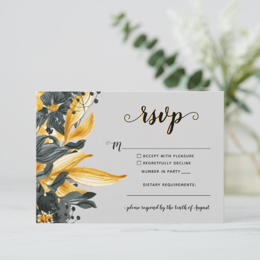 Cartons Réponse Jaune & Gris Floral Élégant Script Mariage moderne (Debout devant)