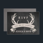 Cartons Réponse La chasse est au-dessus de la rustique Chalkboard<br><div class="desc">Bois de cerf de style rustique "La chasse est terminée" design de bannières sur fond de tableau noir, idéal pour un mariage extérieur en soirée, mariage de grange, mariage de automne, mariage campagnard, mariage cowboy... ..Veuillez le personnaliser avec votre propre occasion de texte-en conséquence ou cliquez sur le bouton "Customiser"...</div>