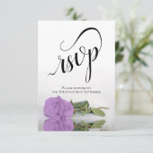 Cartons Réponse Mariage Élégant aux Roses Violettes de Lilas à Lon (Debout devant)