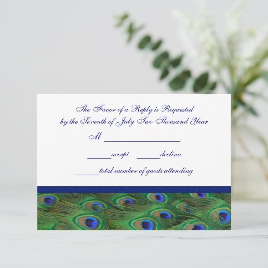 Cartons Réponse Mariage Emerald Green Royal Blue Peacock Feathers (Debout devant)