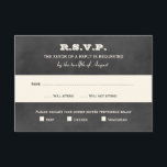 Cartons Réponse Mariage vintage Black Chalkboard<br><div class="desc">Les cartes postales RSVP de mariage sont dotées d'un arrière - plan de style tableau noir doux avec un look rustique texturé et des couleurs de craie douce blanc / ivoire, bouquet dessiné à la main de fleurs, et texte qui peut être personnalisé pour vos besoins spécifiques. Cette version comprend...</div>