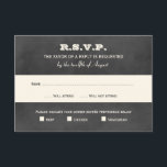 Cartons Réponse Mariage vintage Black Chalkboard<br><div class="desc">Les cartes postales RSVP de mariage sont dotées d'un arrière - plan de style tableau noir doux avec un look rustique texturé et des couleurs de craie douce blanc / ivoire, bouquet dessiné à la main de fleurs, et texte qui peut être personnalisé pour vos besoins spécifiques. Cette version comprend...</div>