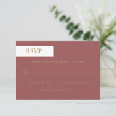 Cartons Réponse Mini Chic Bourgogne Gold Script Monogramme Mariage (Debout devant)