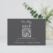 Cartons Réponse Modern Charcoal Gray and White Wedding (Debout devant)
