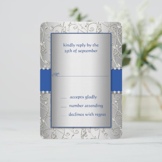 Cartons Réponse Monogramme Royal Blue Silver Swirl Mariage (Debout devant)