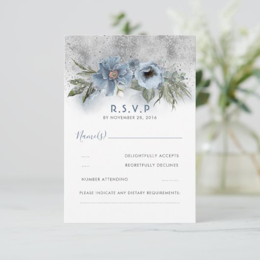 Cartons Réponse Parties scintillant bleu et argent Dusty Mariage m (Debout devant)