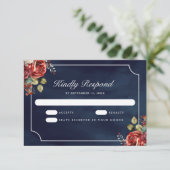 Cartons Réponse Red Roses Floral Navy Blue Wedding (Debout devant)