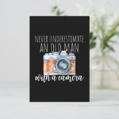Cartons Réponse Vieux Homme Avec Caméra (Debout devant)