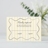 Cartons Réponse Wavy Frame Soft Yellow Striped Wedding  (Debout devant)