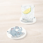 Cartoon baby olifant kijkt de lucht in zandsteen onderzetter (Zijkant)