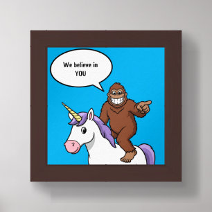 Cartoon Bigfoot & Unicorn gelooft in jou Poster