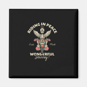 cartoon embleem van schedel engel rijden motorfiet magneet