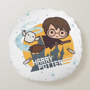Cartoon Harry en Hedwig Flying Past Hogwarts Rond Kussen