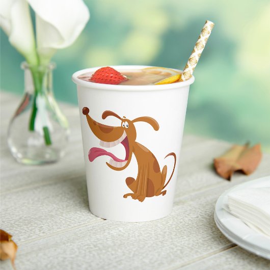 Cartoon hond met grote glimlach en tong uit papieren bekers