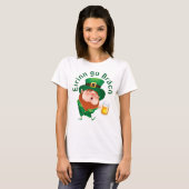 Cartoon Leprechaun avec T-Shirt de bière (Devant entier)
