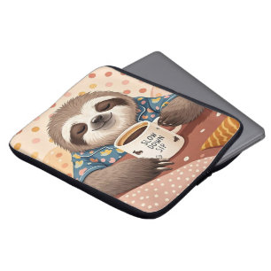 Cartoon luiaard met overdreven slaperige ogen laptop sleeve