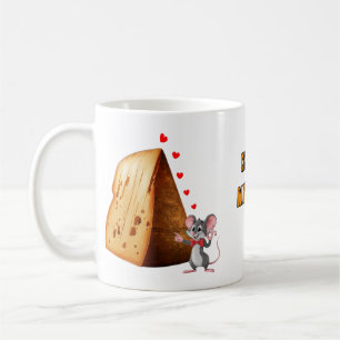 Cartoon Muis die verliefd wordt op een Kaas op een Koffiemok