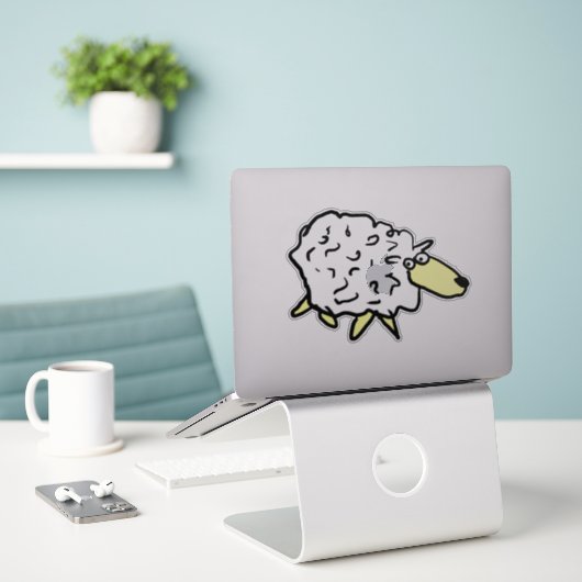 Cartoon Sheep Sticker (Laptop op bureau)