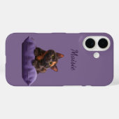 Cartoon Tortoiseshell Kitten op Paarse Kussen Case-Mate iPhone Case (Achterkant (horizontaal))