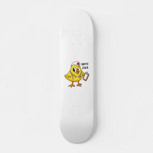 Cartoon van zure kuiken   achtergrondkleur kiezen skateboard