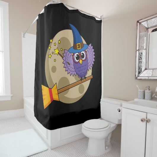Cartoon Wizard Owl vliegen op kamer Douchegordijn (In situ)